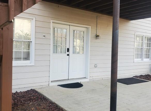 1575 Great Oaks Dr - Lawrenceville, GA 30045 - Home For Rent