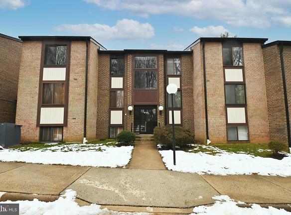 9723 Kings Crown Ct #202 - Fairfax, VA 22031 - Home For Rent