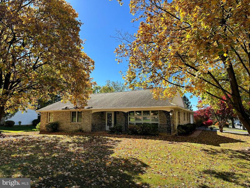 1001 Lakeview Terrace, Pennsburg, PA 18073 for Sale