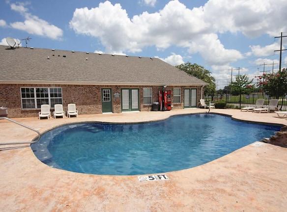 Canterbury House Apartments - 2001 S Sherwood Forest Blvd - Baton Rouge, LA Apartments for Rent