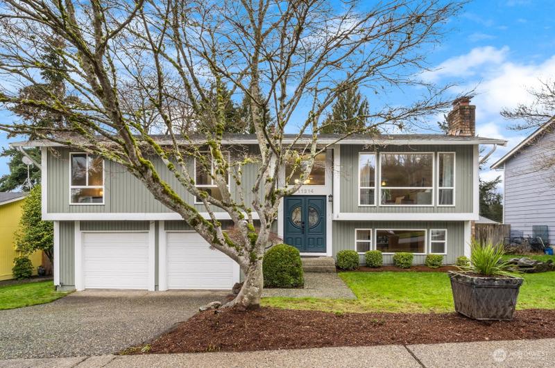11214 NE 141st Pl, Kirkland, WA 98034 - MLS 2195797 for Sale