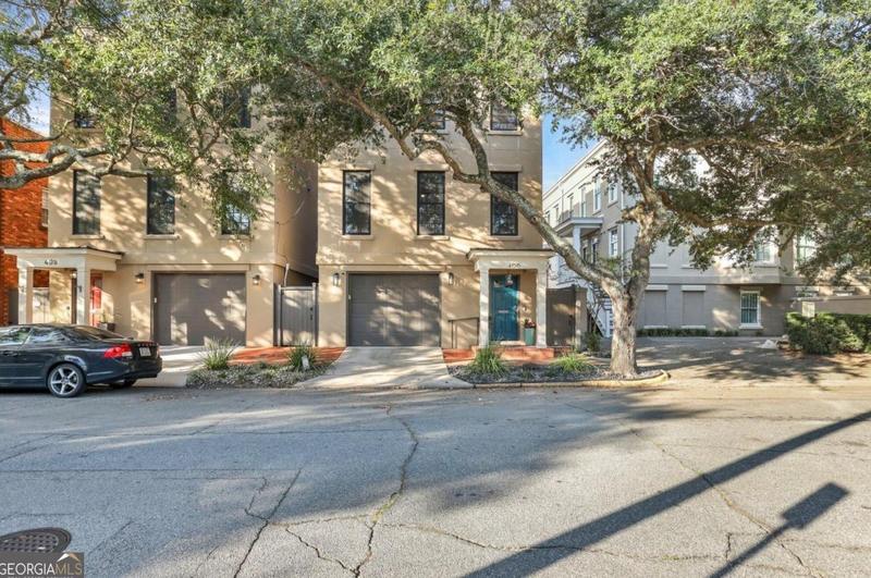 406 W Wayne St, Savannah, GA 31401 - MLS 10211221 for Sale
