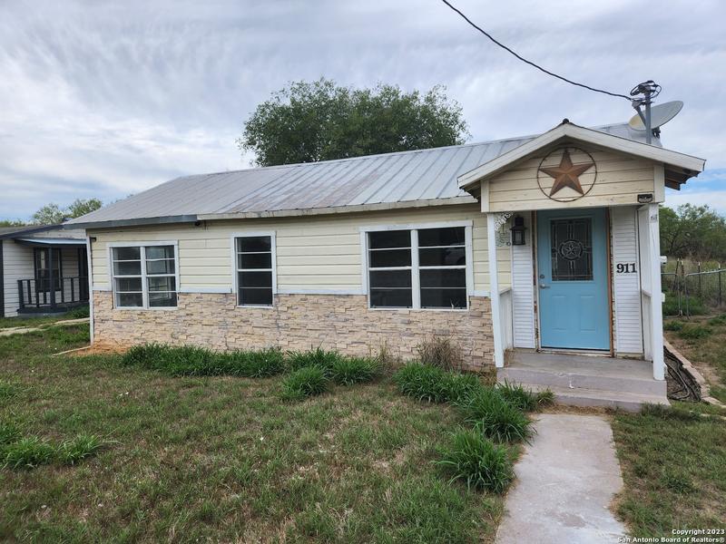 911 Cedar Street, Jourdanton, TX 78026 for Sale