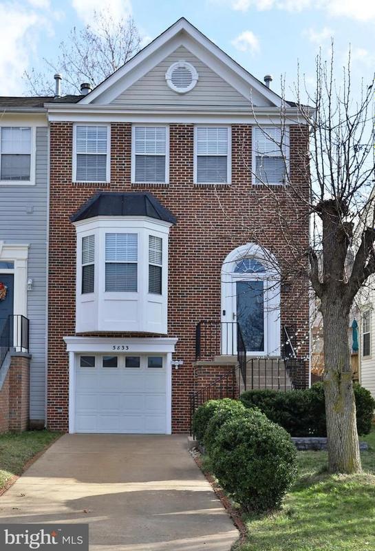 5833 Belcher Farm Dr, Centreville, VA 20120 - MLS VAFX2160754 for Sale