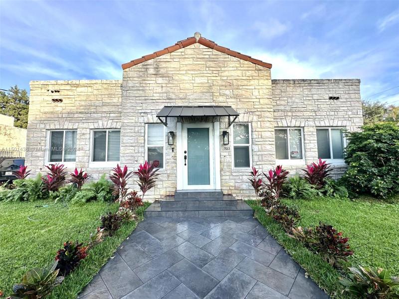 923 Southwest 13th Court, Miami, FL 33135 for Sale