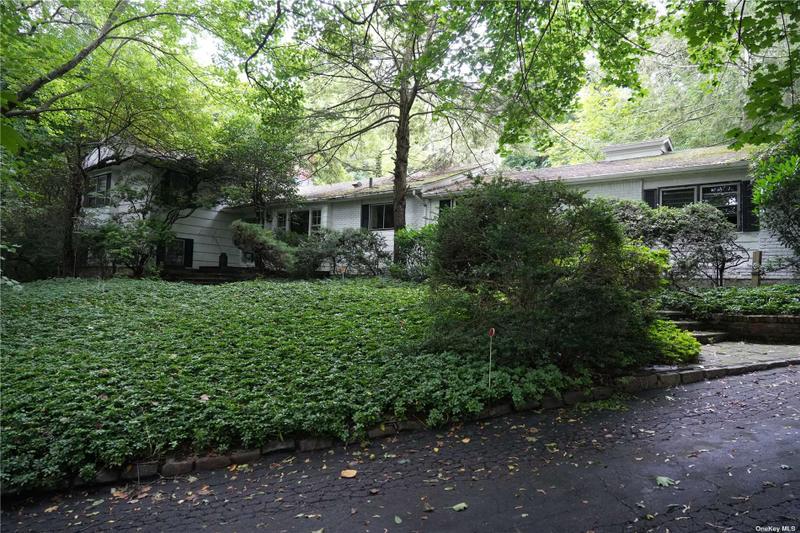 14 Cowpath, Glen Head, NY 11545 for Sale
