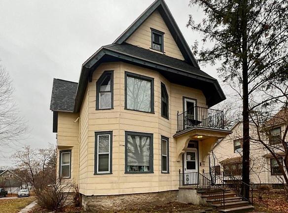 526 S Webster Ave - Green Bay, WI 54301 - Home For Rent