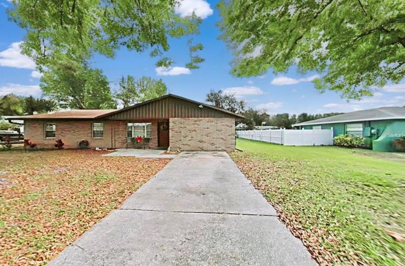606 Hatfield Rd, Winter Haven, FL 33880 - MLS P4928229 for Sale