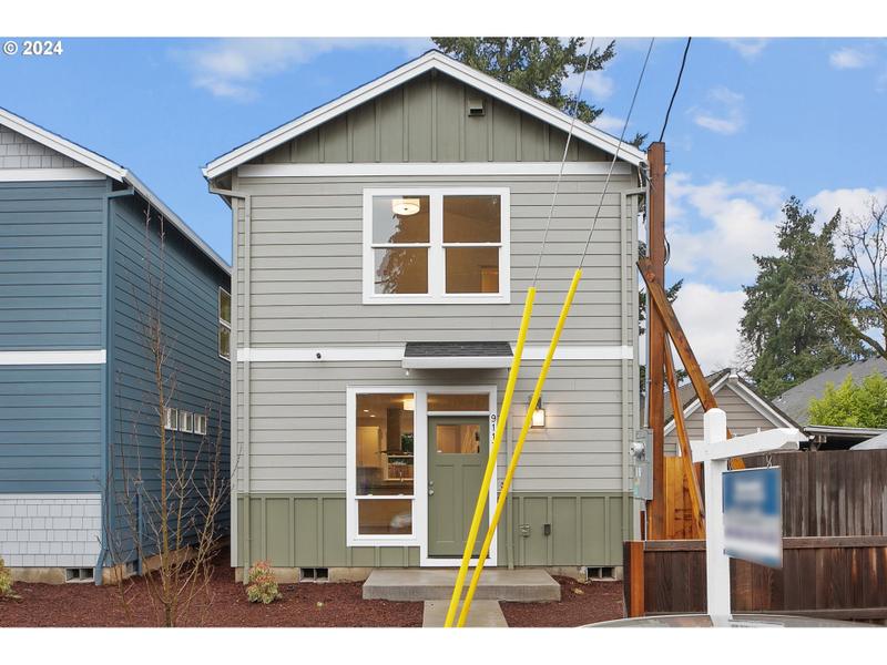 9117 SE CLAYBOURNE ST, Portland OR 97266 for Sale