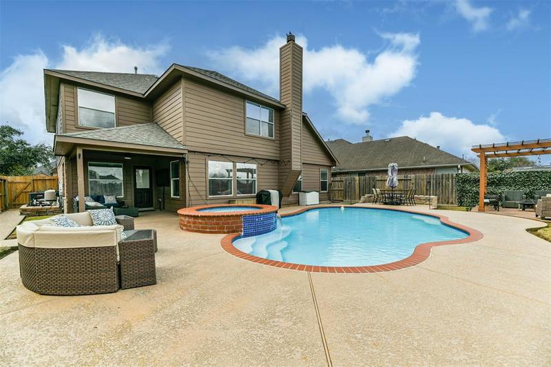 310 Magnolia Estates Dr, League City, TX 77573 for Sale
