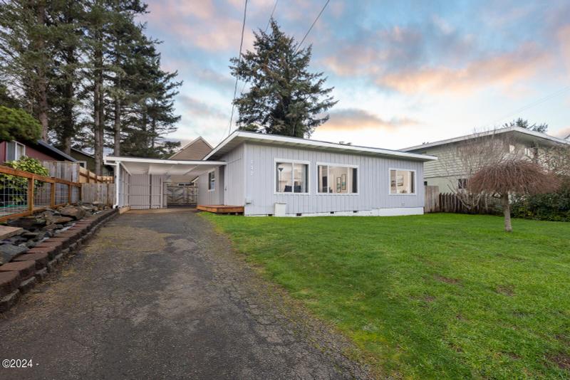 637 SE Jetty Avenue, Lincoln City OR 97367 for Sale