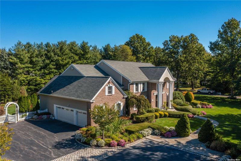 2 Windham Court, Muttontown, NY 11545 for Sale