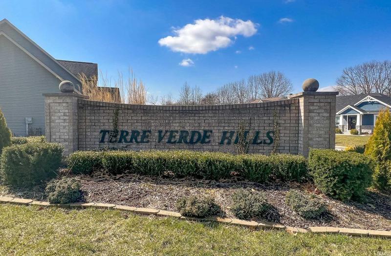 53705 Terre Verde Hills Ct, South Bend, IN 46628 - MLS 202319271 for Sale