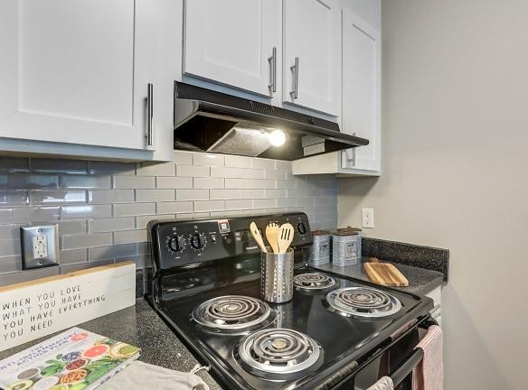 Huntersville Apartments - 300 Hunters Rd - Huntersville, NC Apartments for Rent