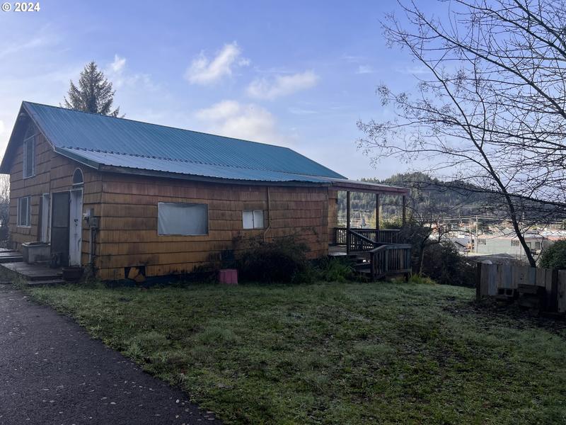720 ELM AVE, Reedsport OR 97467 for Sale