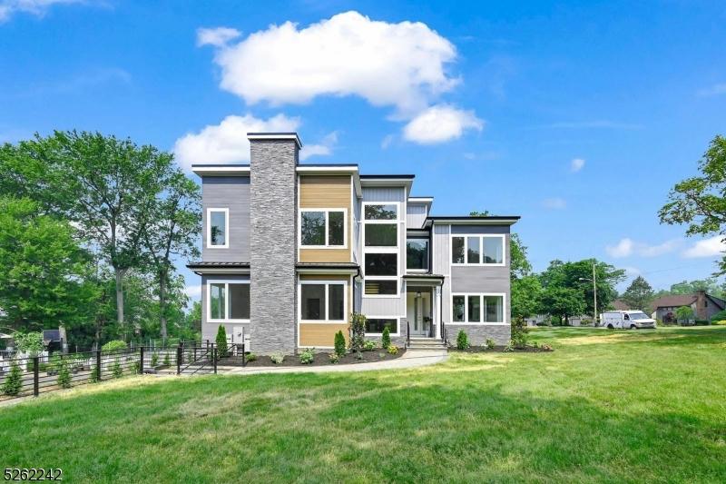 2 KEYSTONE DR, Livingston Twp. NJ 07039 Single Family Residence For Sale  MLS# 3879875