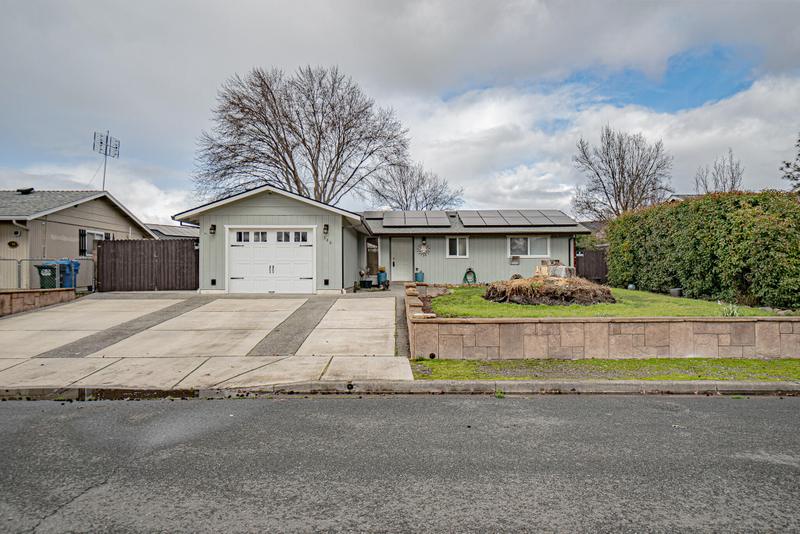 590 Laurel Street, Eagle Point OR 97524 for Sale