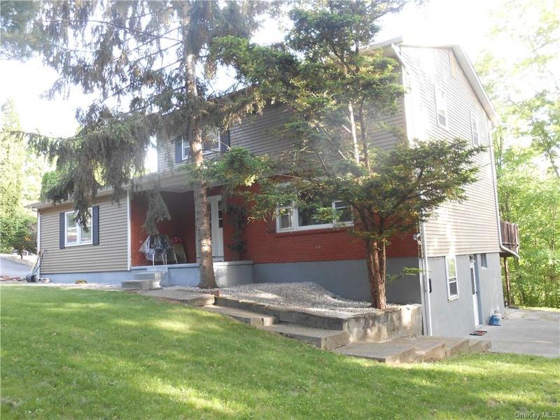 102 Simone Drive, Poughkeepsie, NY 12603 for Sale