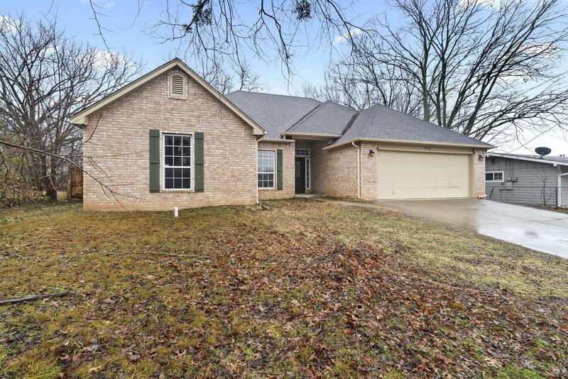 704 S Muskogee Ave, Claremore, OK 74017  621026263 for Sale