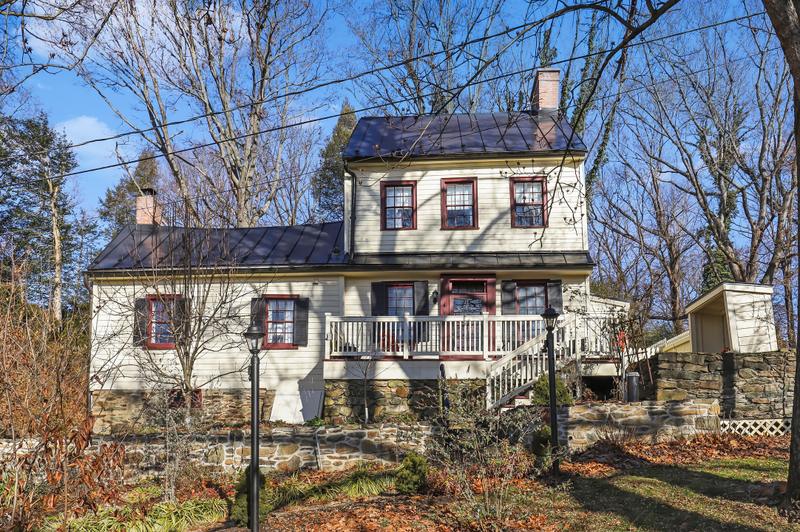 40108 Bond St, Waterford, VA 20197  MLS# VALO2062588 for Sale