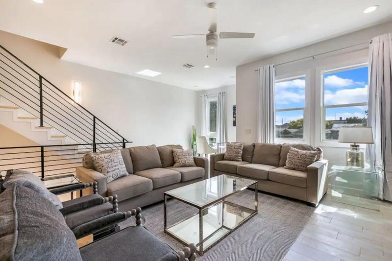 Landing Furnished Apartment at Bienville Villas. C.1347284  3747 Bienville St for Sale