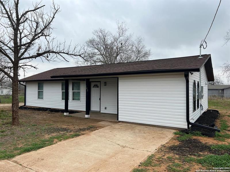 702 Orange St, Jourdanton, TX 78026 for Sale