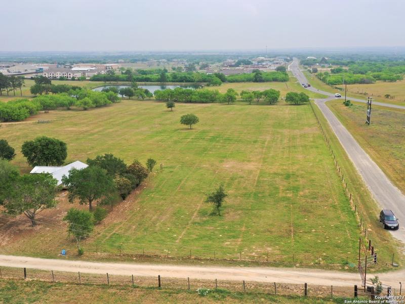140 County Road 344, La Vernia, TX 78121 for Sale