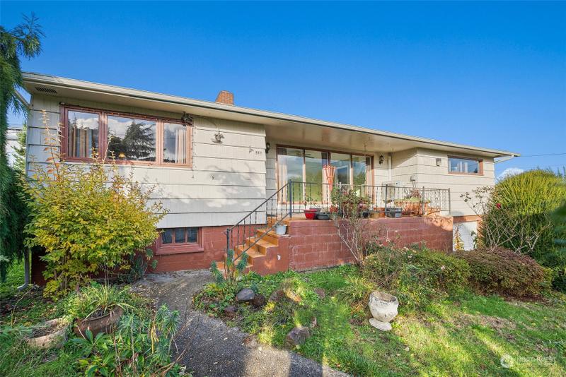 811 Wyoming Street, Raymond, WA 98577 for Sale