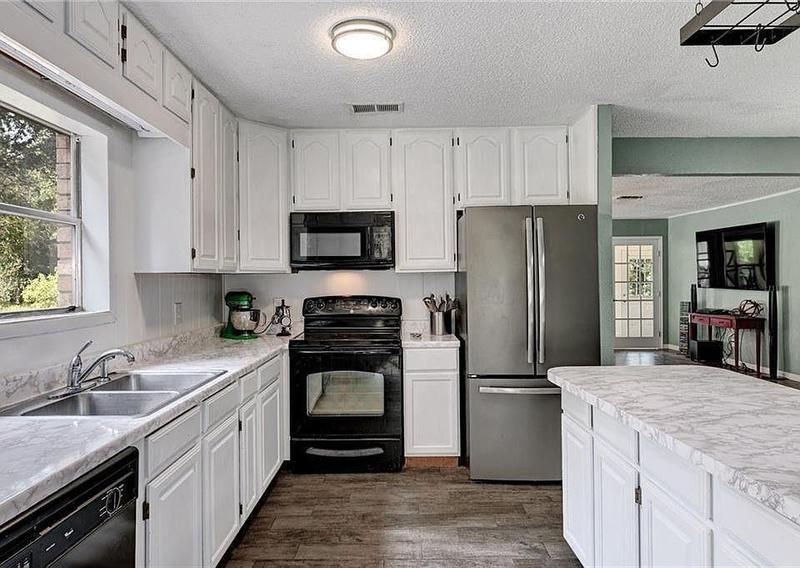 369 Beck Rd, Smithville, TX 78957 for Sale