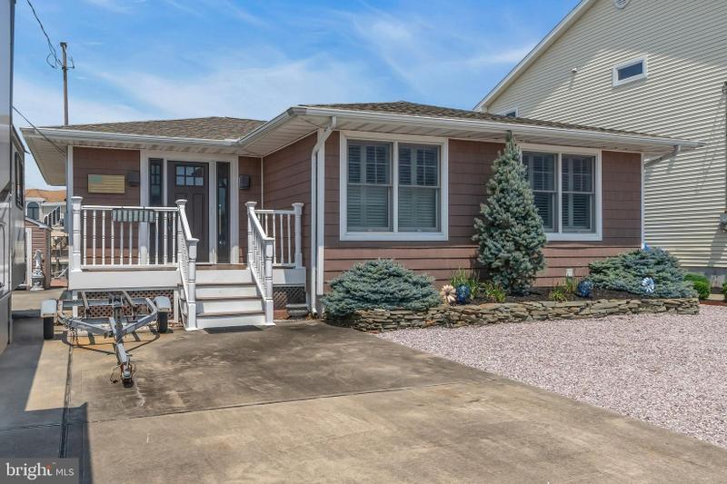 Lanoka Harbor, Ocean County, NJ Lakefront Property, Waterfront Property, House for sale Property ID: 418821170