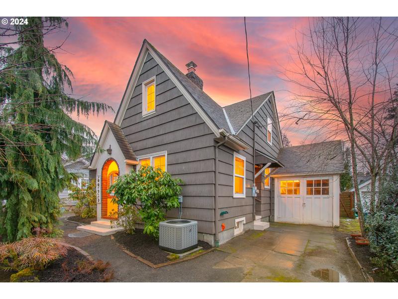 6925 N CAMPBELL AVE, Portland OR 97217 for Sale