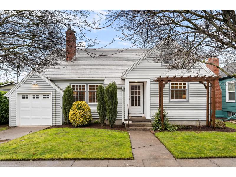 5225 NE CLACKAMAS ST, Portland OR 97213 for Sale