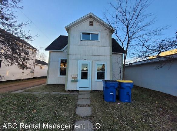 108 S Foster St - Merrill, WI 54452 - Home For Rent