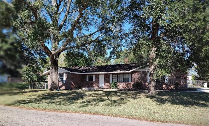 5221 SE 107th St, Belleview, FL 34420 - MLS OM668367 for Sale