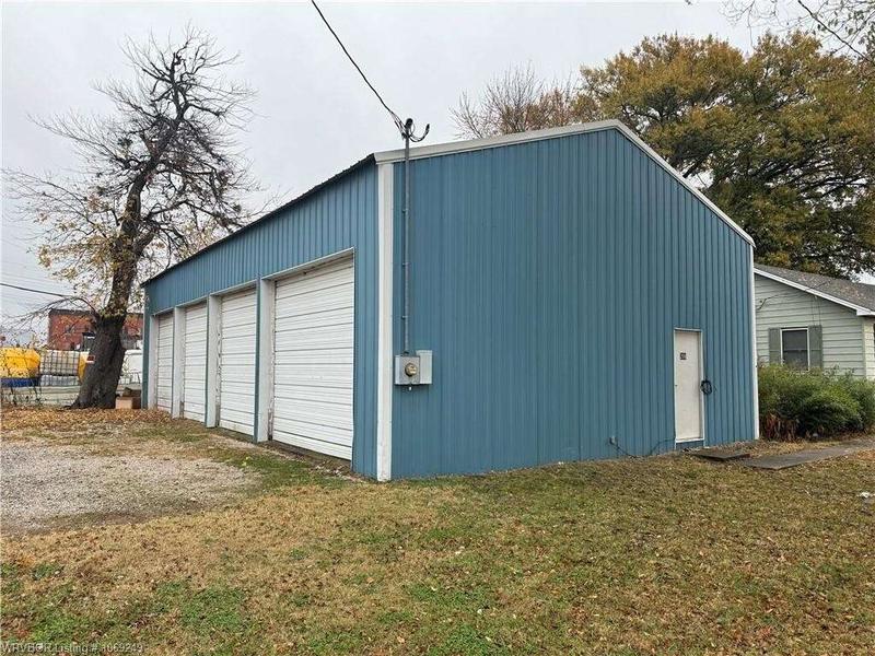 121 W Choctaw AVE, Sallisaw, OK 74955  612330788 for Sale