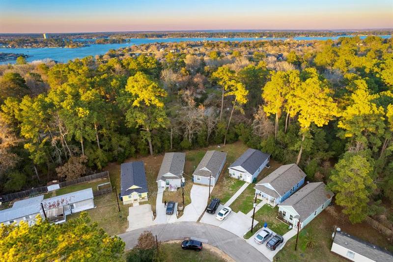 233 Ridgeside, Montgomery, TX 77316 for Sale