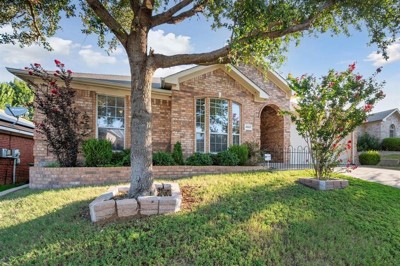 4907 Saddlehorn Dr, Arlington, TX 76017 for Sale