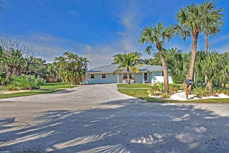 9257 Southeast Olympus Street, Hobe Sound, FL 33455 for Sale