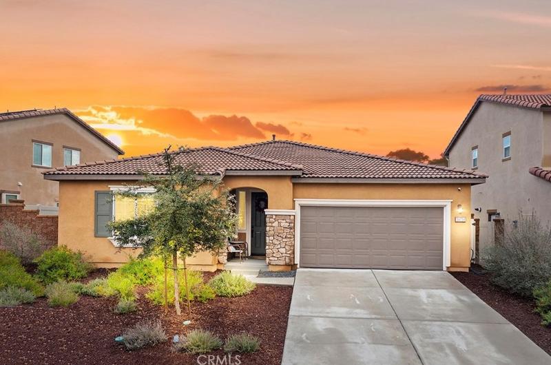 34734 Windrow Rd, Murrieta, CA 92563 - MLS SW24025636 for Sale