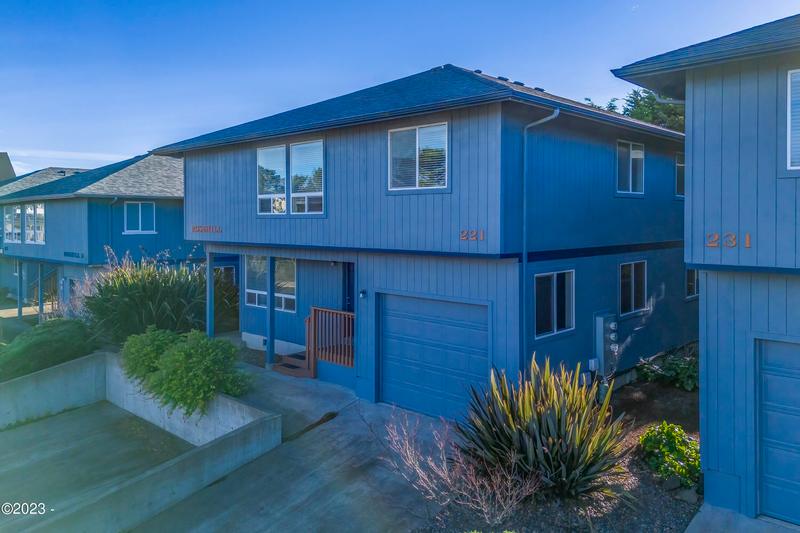 221 NW 3rd Street 3, Newport OR 97365 for Sale