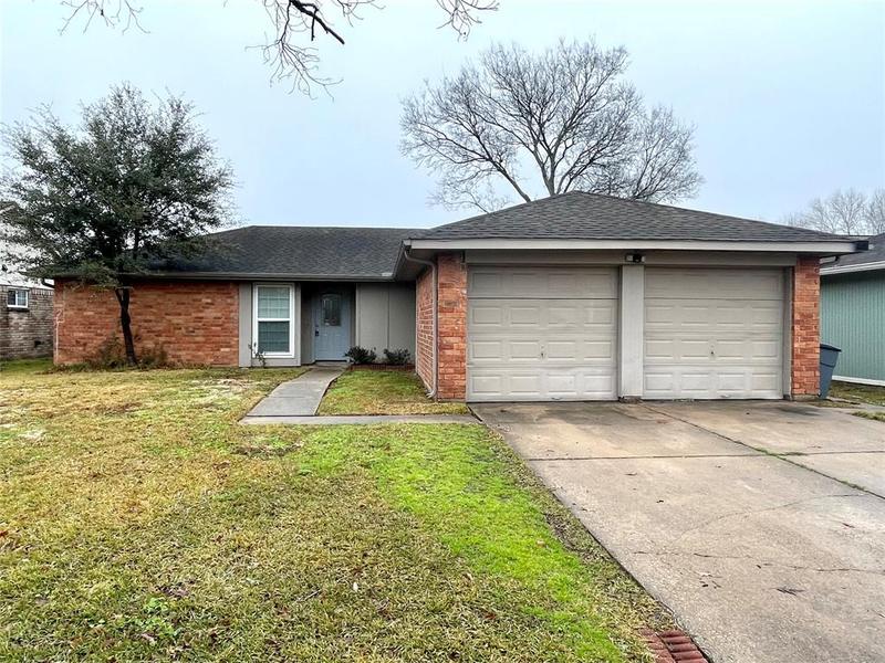 2450 Heritage Bend Dr, Webster, TX 77598 for Rent