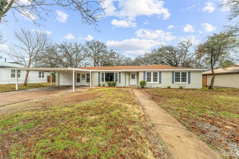889 N Lydia St, Stephenville, TX 76401 for Sale