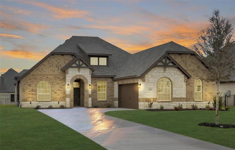 513 Riverbank Ct, Granbury, TX 76049 for Sale