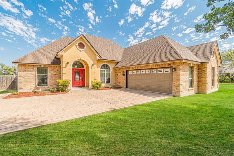 2240 Hunters Way, Seguin, TX 78155 for Sale