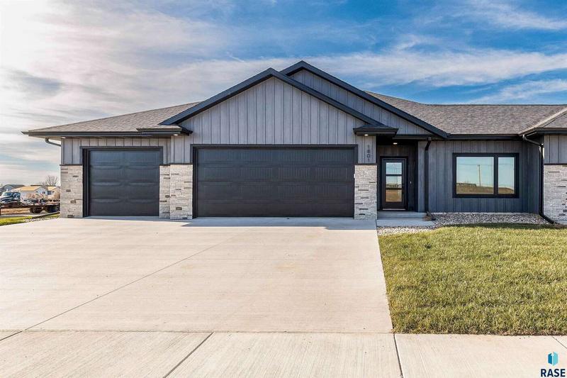 1801 N Cavalier Ave, Sioux Falls, SD 57107  610858089 for Sale