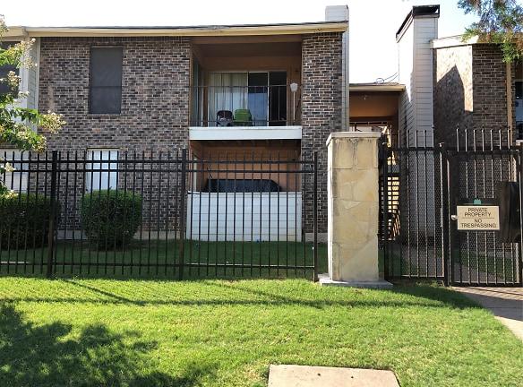 Echo @ Midtown Apartments - Holly Hill Drive - Dallas, TX Apartments for Rent