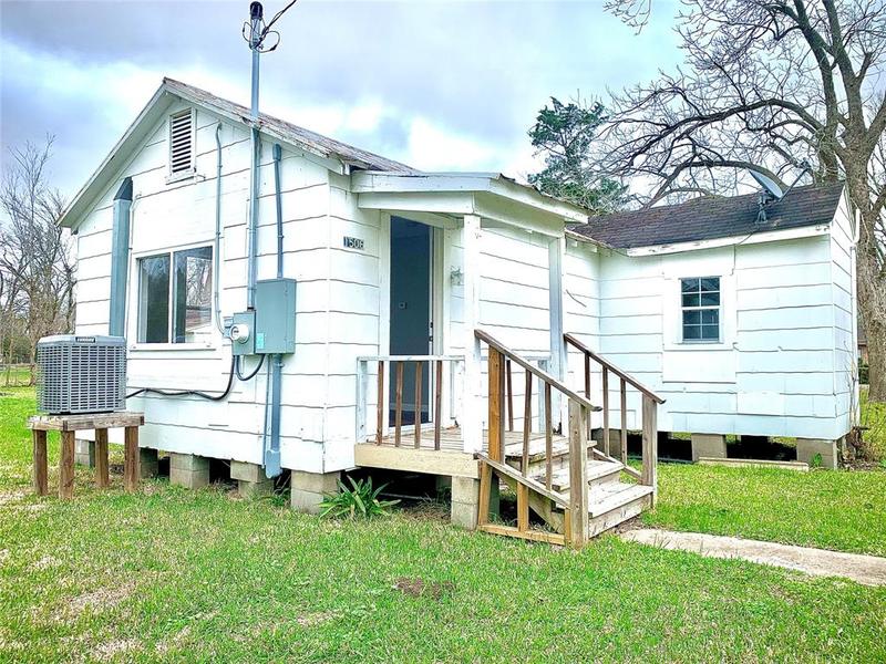 1506 W Talmadge, Alvin, TX 77511 for Rent