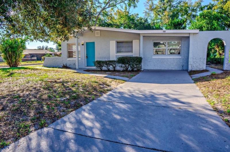 2500 Carver Ave, Orlando, FL 32810 - MLS O6175381 for Sale
