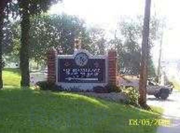 Squire Village - 1146 Yew Ct - Elgin, IL Apartments for Rent