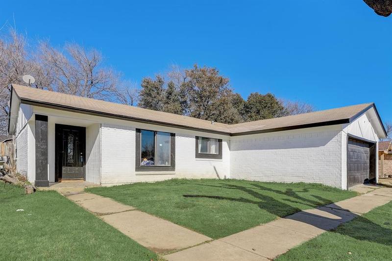 1421 Roanoke St, Arlington, TX 76014 for Sale
